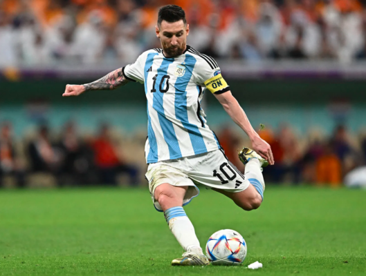 Scaloni, Argentina millisinin baş məşqçisi Skaloni Lionel Messinin milliyə çağırılmamasının səbəbini açıqlayıbMessinin əsas Dünya Kubokunun seçmə oyunlarından əvvəl yoxluğuna müraciət etdi.