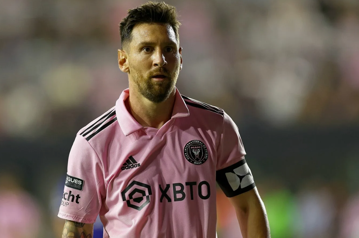 Santos, Neymarı Messi Suaresə İnterə buraxmaq istəyir